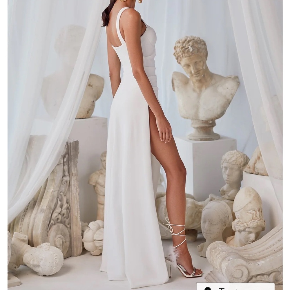 Elegant White Evening Gown - Picture 3 of 6